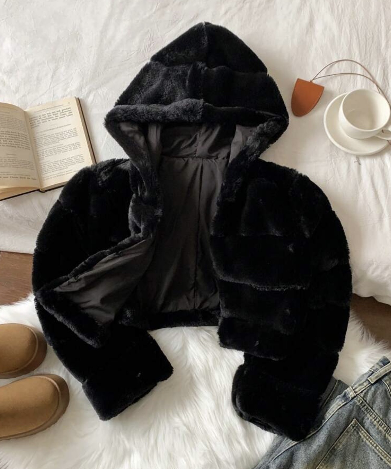Abrigo peluche/ Gorro Negro · foto 2 de 2